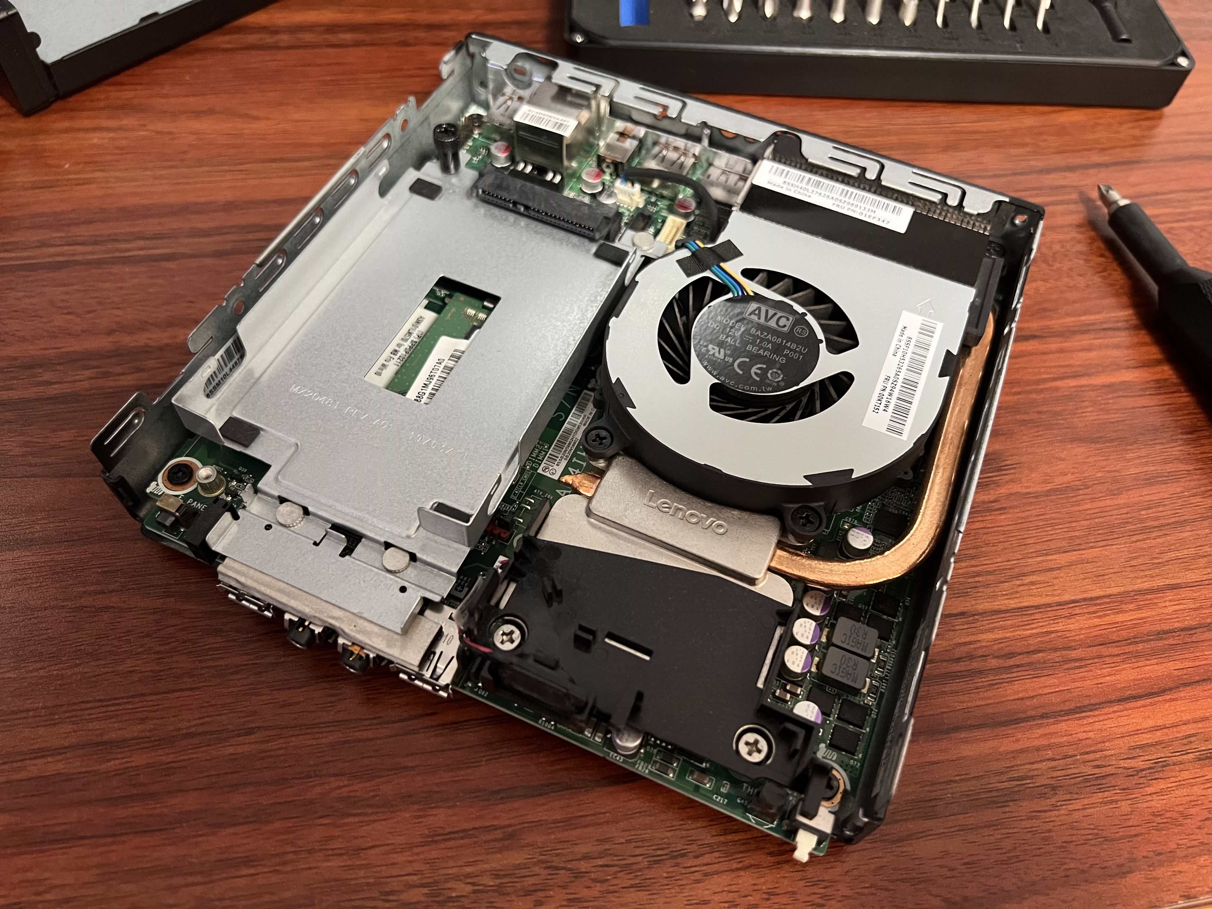 Internal view of the Lenovo ThinkCentre M715q before modification